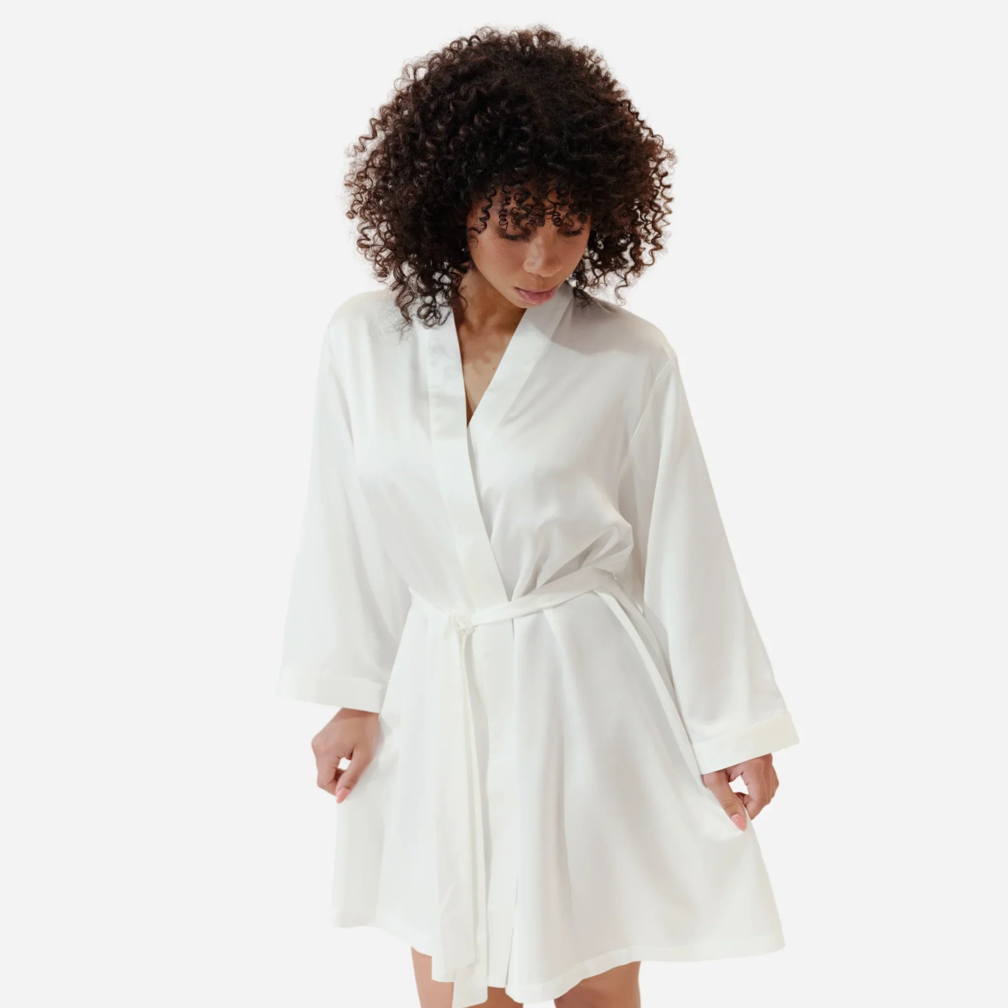 Шовковий халат кімоно для жінок, короткий шовковий халат молочного кольору, Silk Robe, one size bathrobe, жіночий шовковий халат, комфортний та елегантний для сну і відпочинку, elegant women's sleepwear