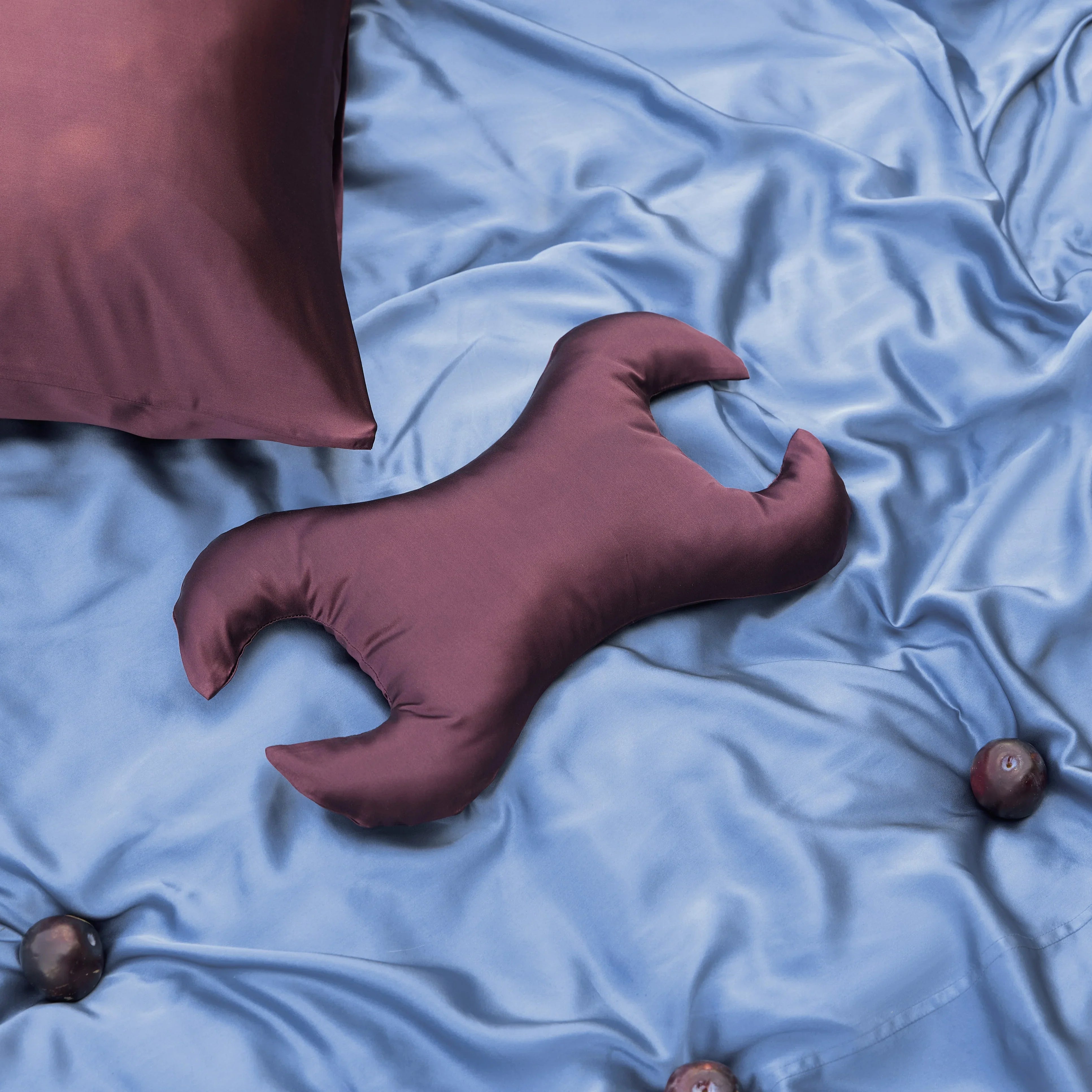 Key anti-aging pillow against wrinkles around the eyes - Plum