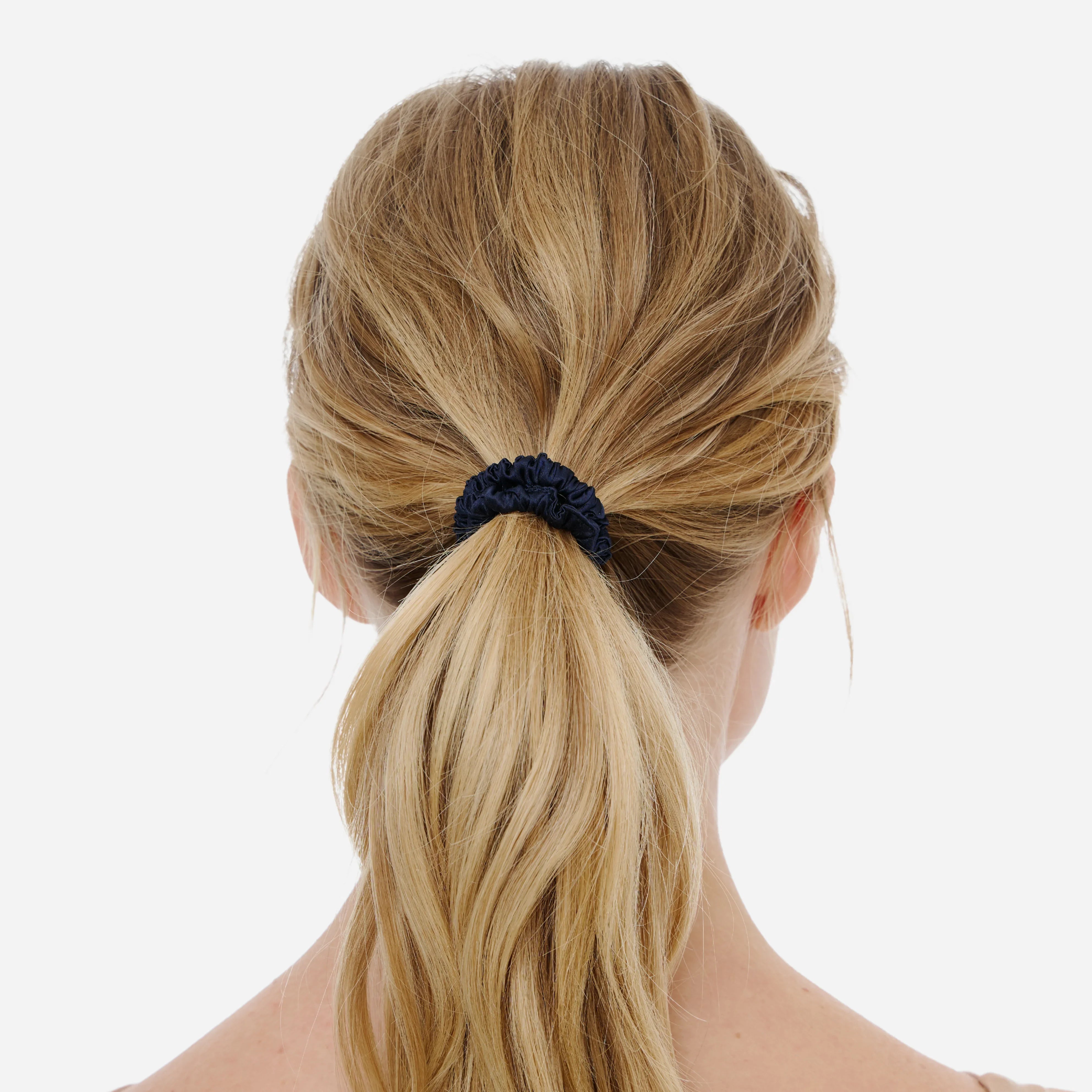 Міні шовкова резинка з обмеженої колекції до Дня моря — темно-синій відтінок для елегантних образів