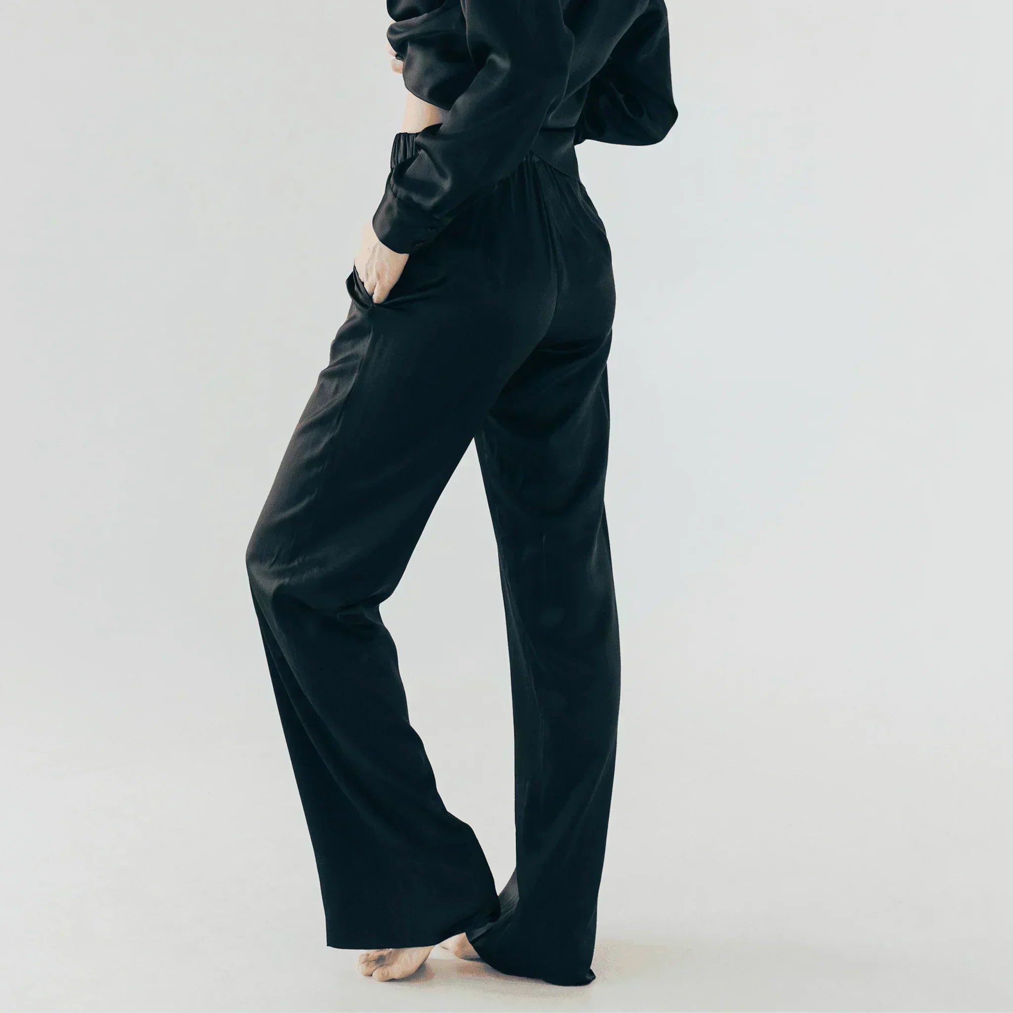 Classic Pants BASE 1.0 - MOLODO™MOLODO™,Шовкові штани, класичні штани, штани на резинці, шовкові штани на резинці,pajama pants, silk pajama pants, pure mulberry silk pajama pants, black classic pants, піжама, піжамні штани, шовкова піжама, одяг для сну, одежда для сна