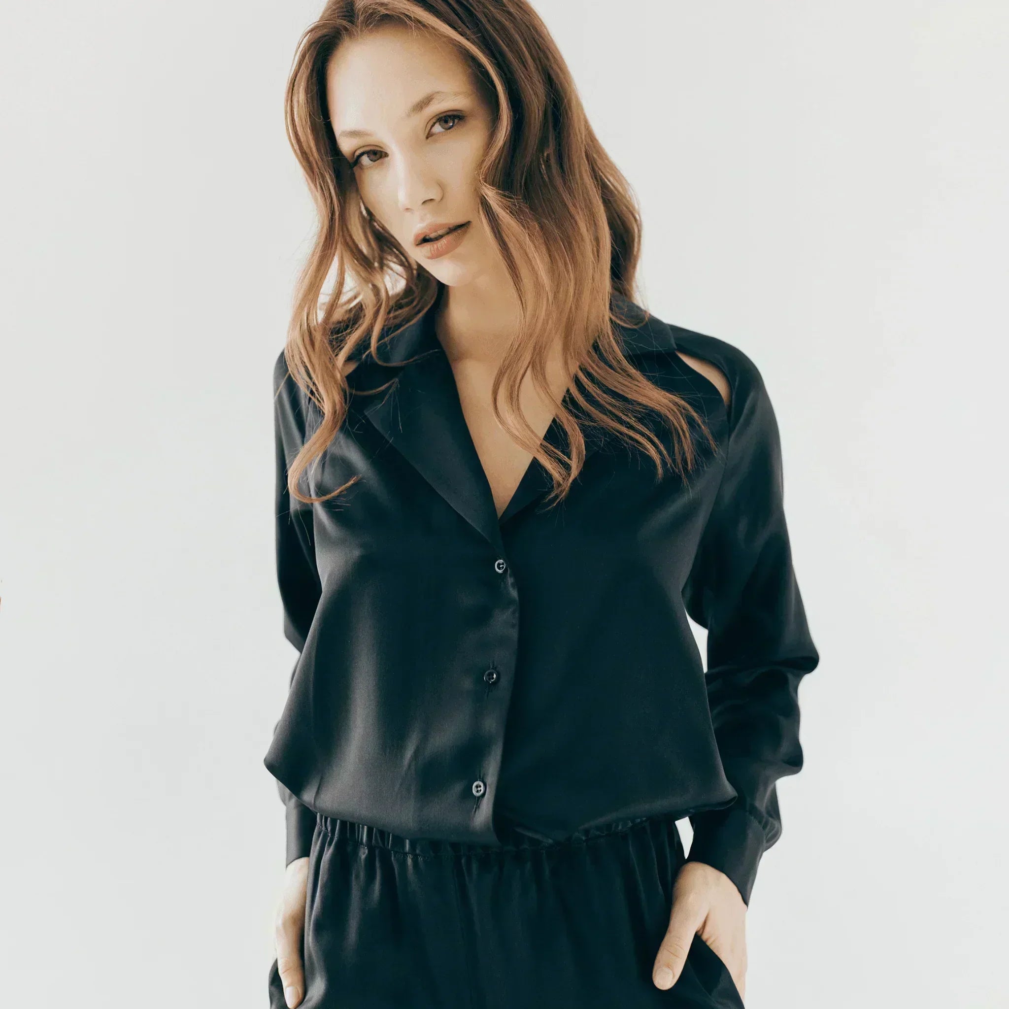 Нічна сорочка, шовкова нічна сорочка,silk shirt,Silk pajama shirt,шовкова піжамна сорочка,чорна сорочка з V вирізом,довга шовкова сорочка на гудзиках,шовкова сорочка з вирізами на куравах,Шовк, Mulberry шовк, Silk, Mulberry Silk, 100Percent Mulberry Silk, 100% шовк, Mulberry шелк, Шелк, МОЛОДО, MOLODO, шовкова сорочка