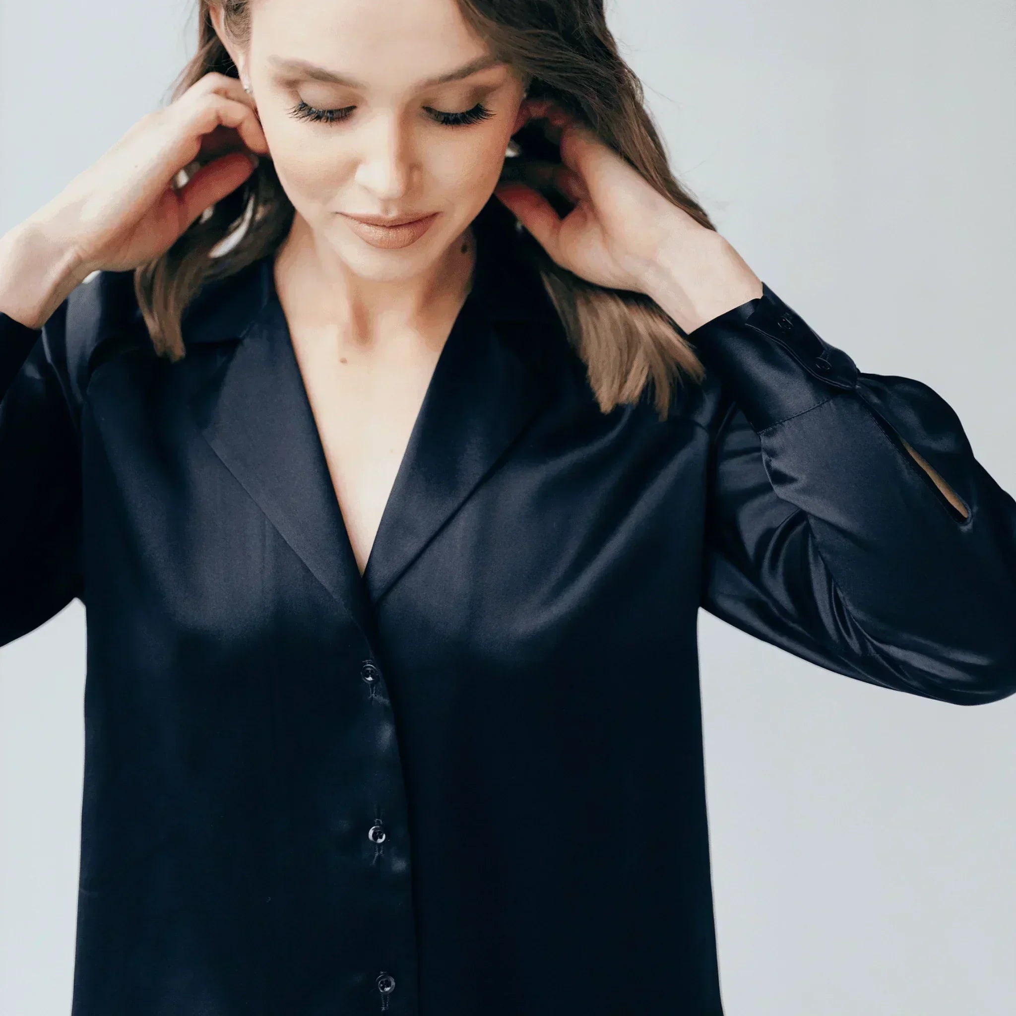 Нічна сорочка, шовкова нічна сорочка,silk shirt,Silk pajama shirt,шовкова піжамна сорочка,чорна сорочка з V вирізом,довга шовкова сорочка на гудзиках,шовкова сорочка з вирізами на куравах,Шовк, Mulberry шовк, Silk, Mulberry Silk, 100Percent Mulberry Silk, 100% шовк, Mulberry шелк, Шелк, МОЛОДО, MOLODO, шовкова сорочка