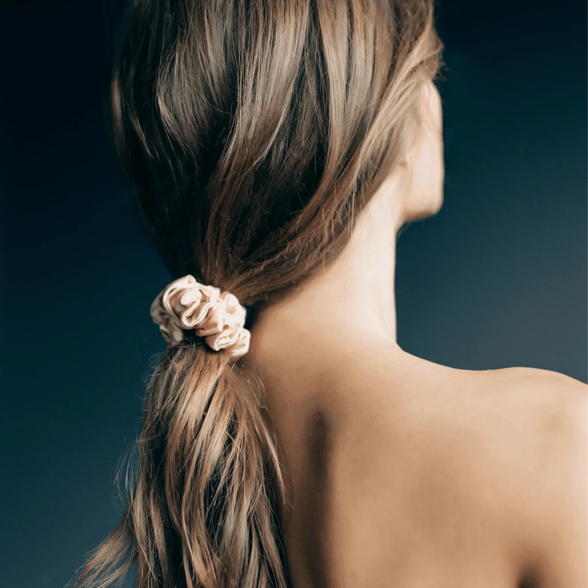 шовкова резинка, Silk Scrunchie, accessory for hair,аксесуари для волосся,аксессуары для волос, шелковые аксессуары для волос, шовкові аксесуари для волосся, шовкова резинка для волосся, резинка для волосся, шелковая резинка для волос, Шовк, Mulberry шовк, Silk, Mulberry Silk, 100Percent Mulberry Silk, 100% шовк, Mulberry шелк, Шелк, МОЛОДО, MOLODO