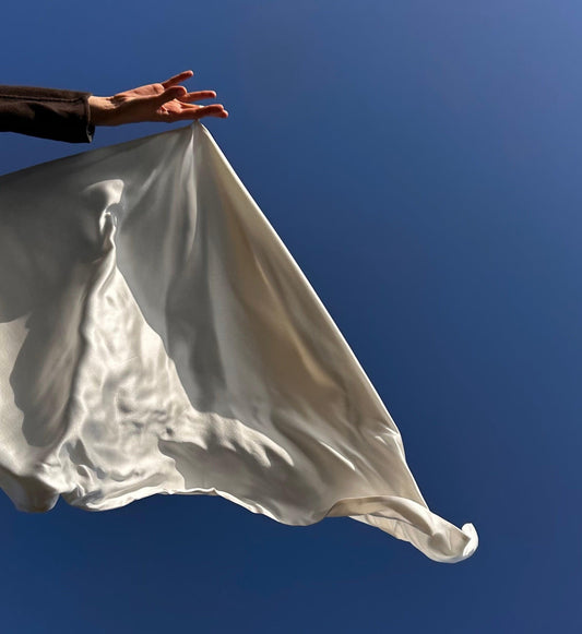 How to distinguish natural silk from synthetic silk: simple and practical methods