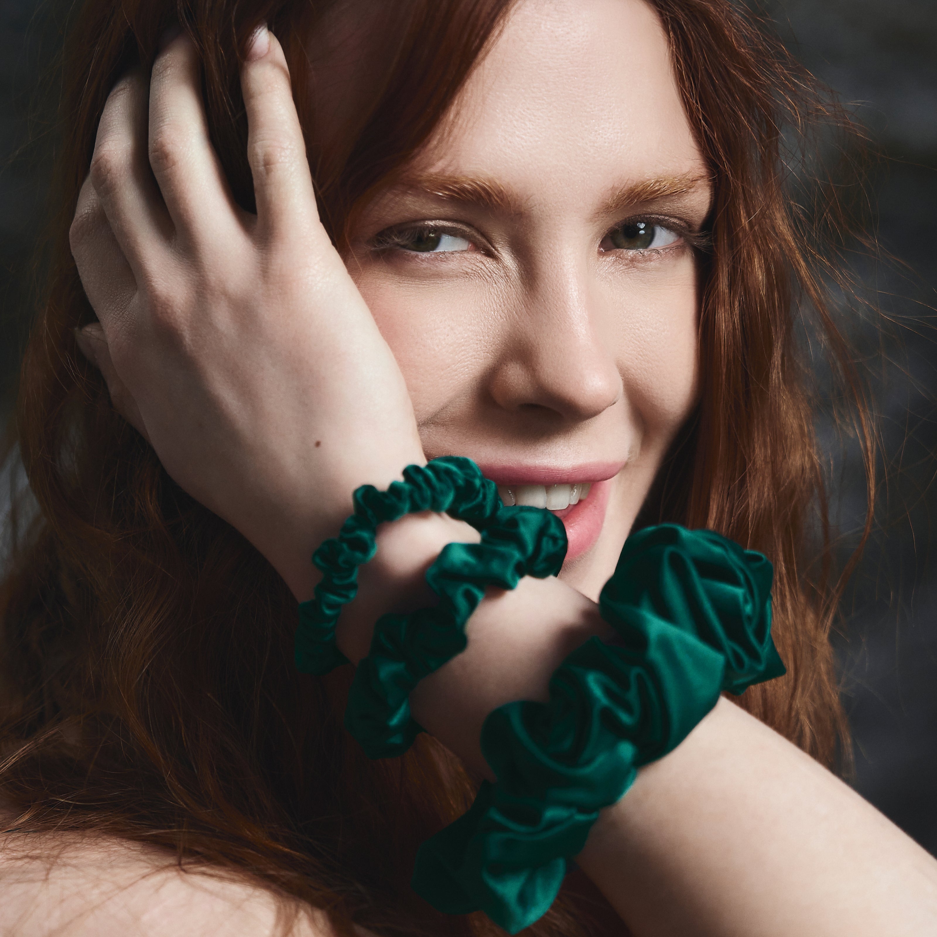 Silk Scrunchie M - EVERGREEN